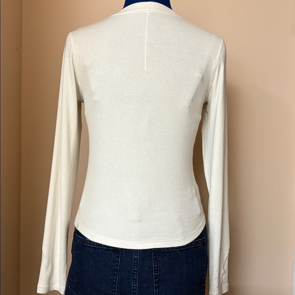 Hold Tight Curved Hem cropped Henley-bone - Picture 2 of 7